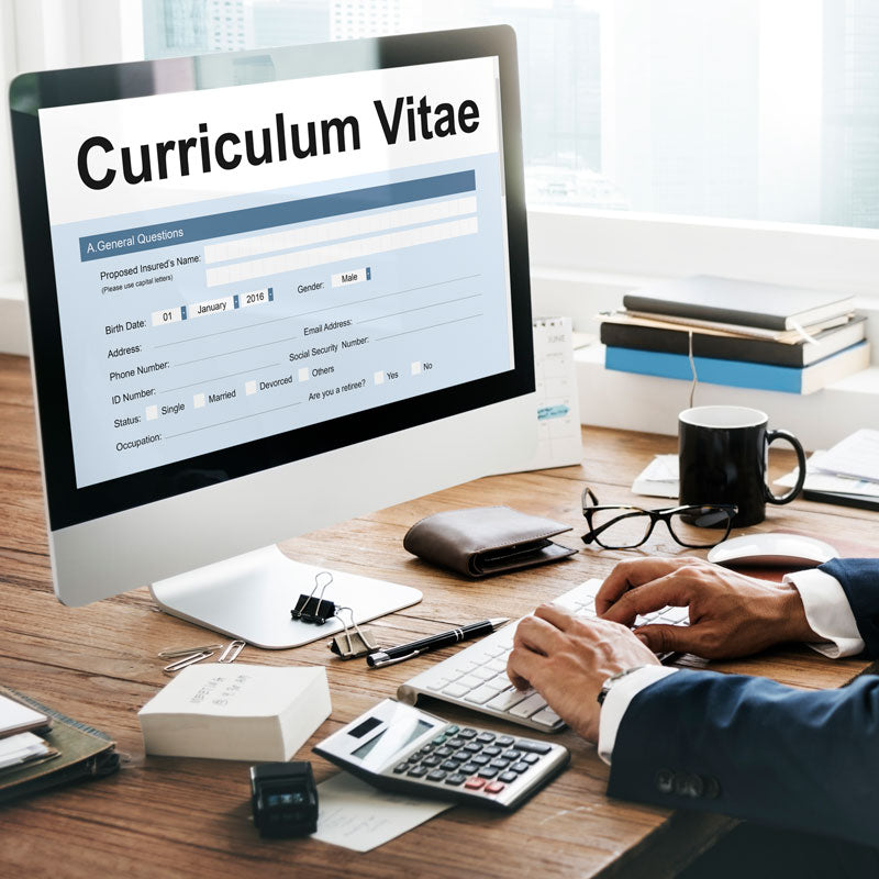 Comment améliorer le CV d'une étudiante infirmière pour trouver un stage ?