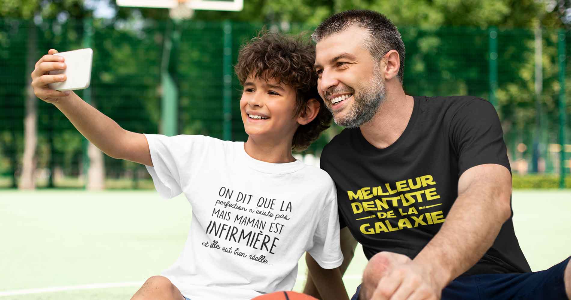 Cadeau homme et enfant, tshirts et sweats pour conjoints ou enfants de personnel soignant (infirmier, kiné, dentiste, pharmacien, et bien plus encore). Body bébé, bavoir personnalisé, cadeau unique et original.