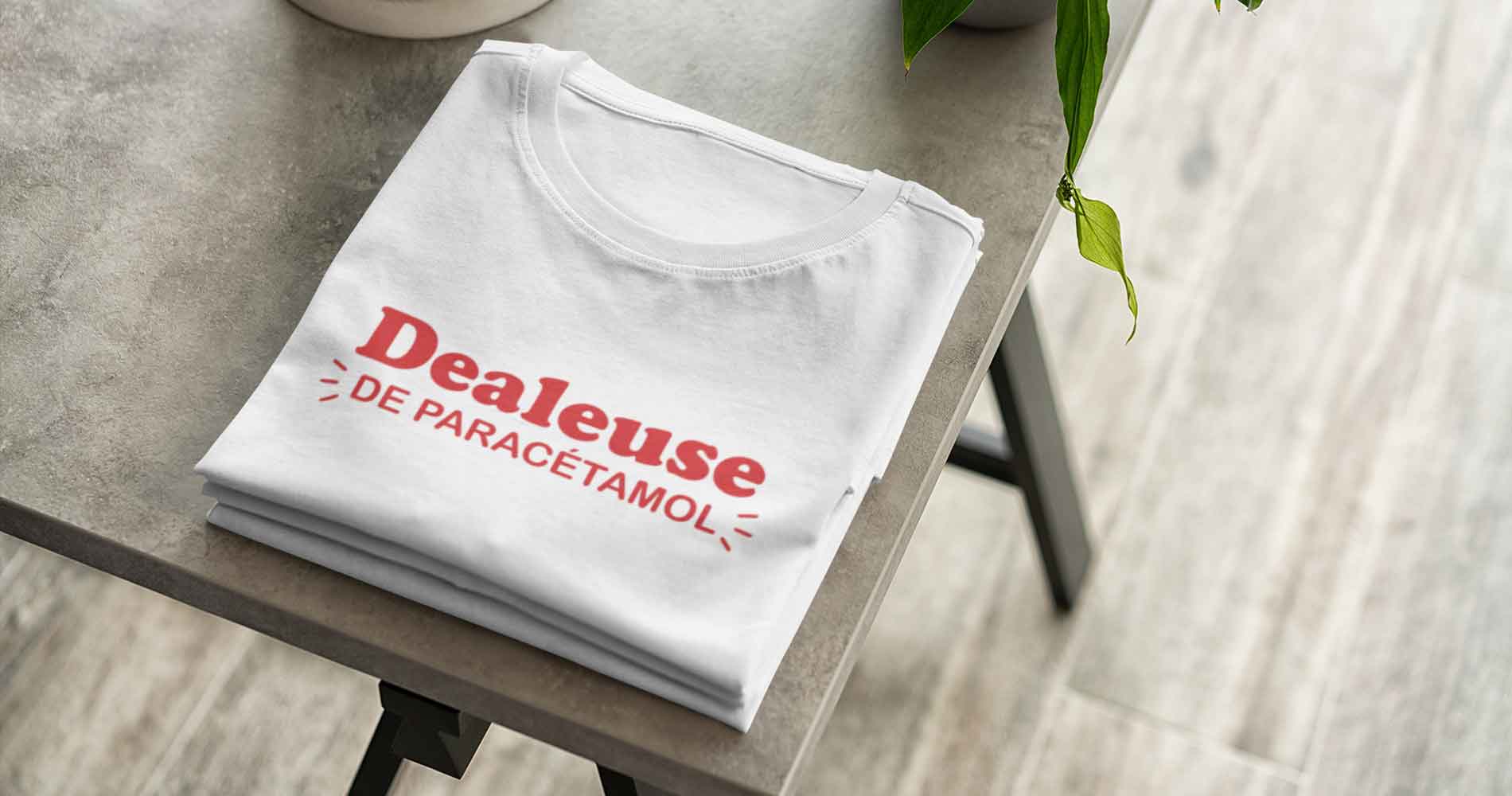 Tshirt infirmiere, vêtement personnalisé infirmière, idée cadeau personnel soignant. Sweat et accessoires originaux et décalés pour aide-soignante, sage-femme, dentiste, médecin, kiné. Imprimé en France.