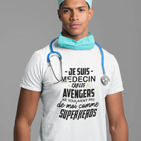 Boutique humour pour médecins. T-shirts, mugs, totebags et sweats pour le personnel soignant. Collection de vêtements homme et femme médecin. Impression en France. Livraison rapide.